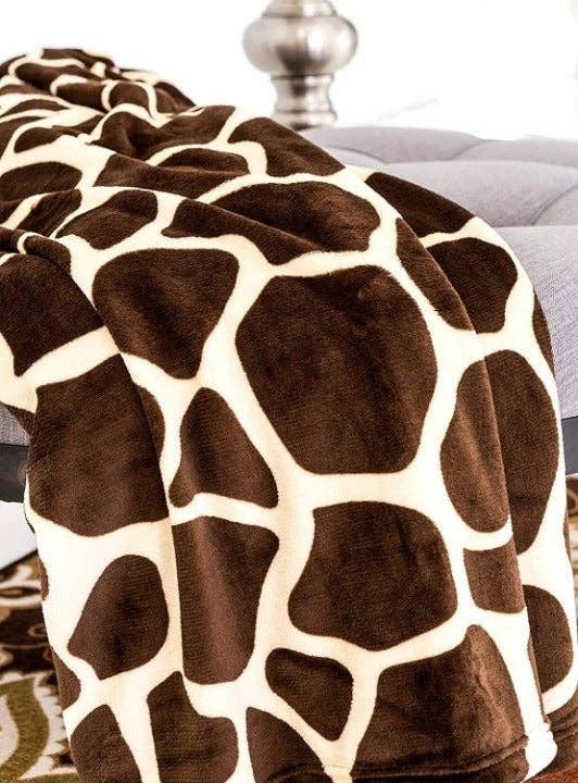 Giraffe Print Plush Throw Blanket
