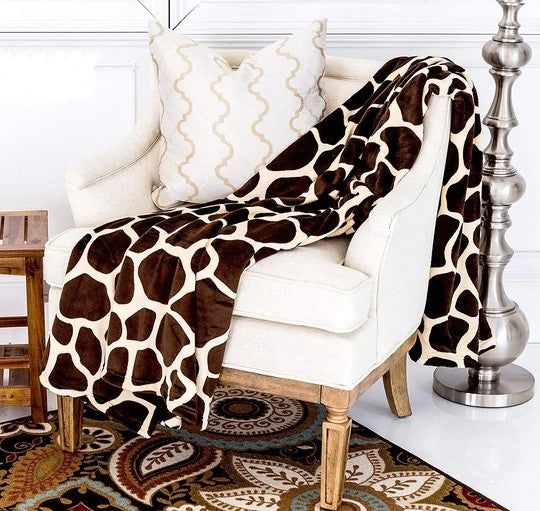 Giraffe Print Plush Throw Blanket