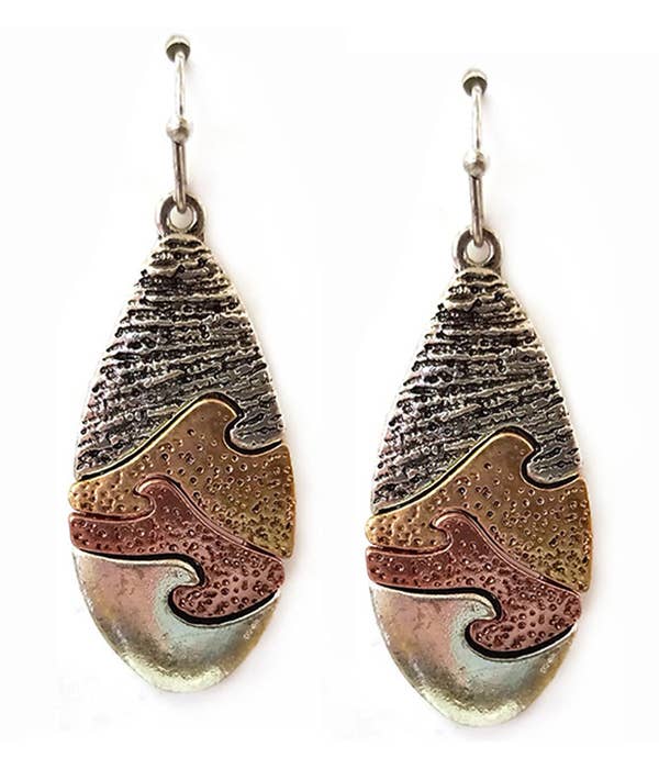 ( UX1164 )  VINTAGE  WAVE EARRING