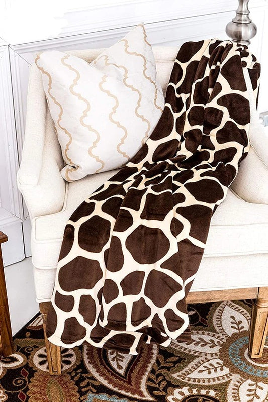 Giraffe Print Plush Throw Blanket