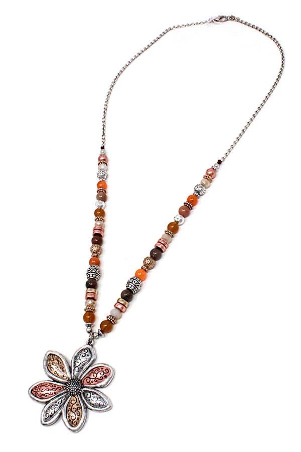 ( T149 ) VINTAGE FLOWER AND SEMI PRECIOUS STONE NECKLACE